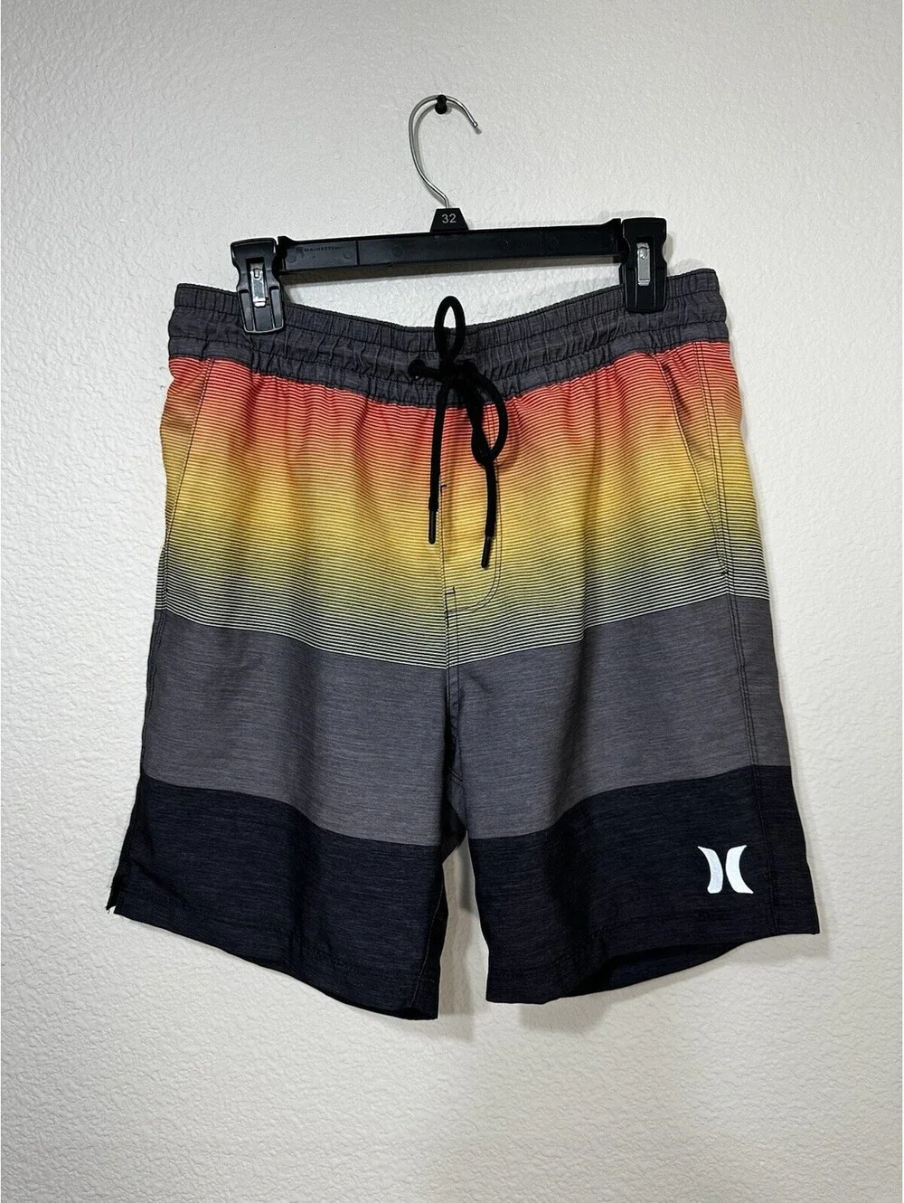 Hurley Men’s Board Shorts Medium M – Gradient Sunset Print – Elastic Waist Swim
